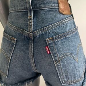 Levis Denim Jean Shorts Womens 25 Blue Distressed 100% Cotton Frayed Hem XS